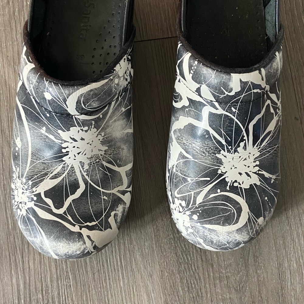 Sanita clogs
